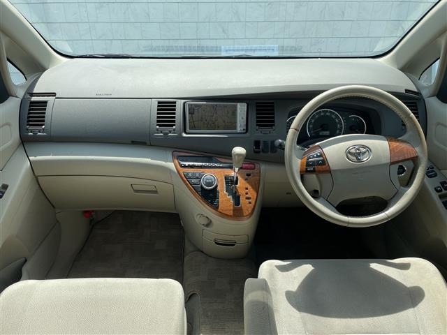 Toyota ISIS 2010 8562431-2