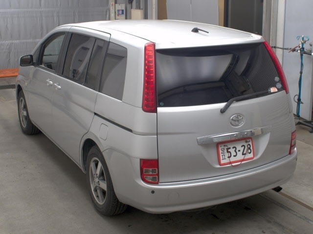 Toyota ISIS 2005 8562652-1