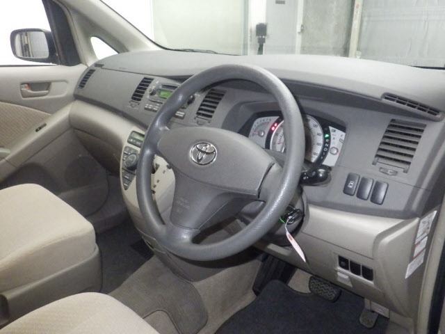 Toyota ISIS 2005 8562652-3