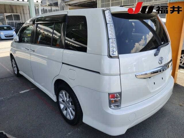 Toyota ISIS 2011 8562699-1