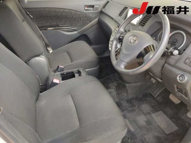 Toyota ISIS 2011 8562699-3