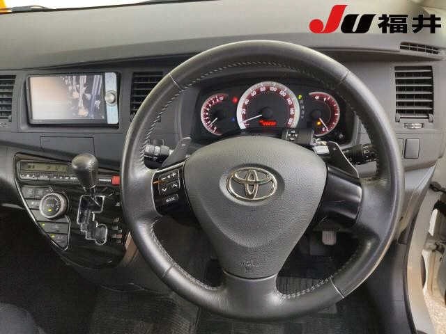 Toyota ISIS 2011 8562699-4