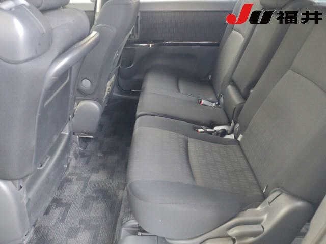 Toyota ISIS 2011 8562699-6