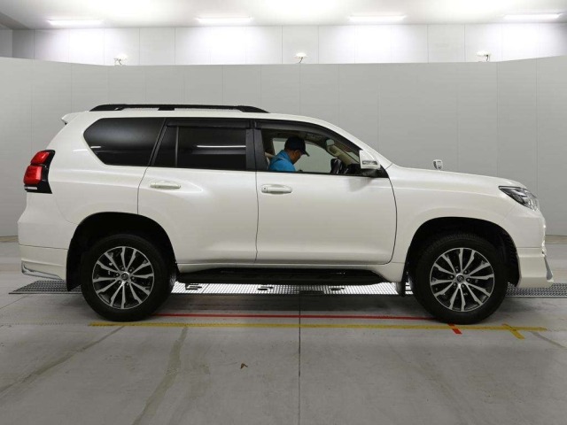 Toyota LAND CRUISER PRADO 2022 8565655-3