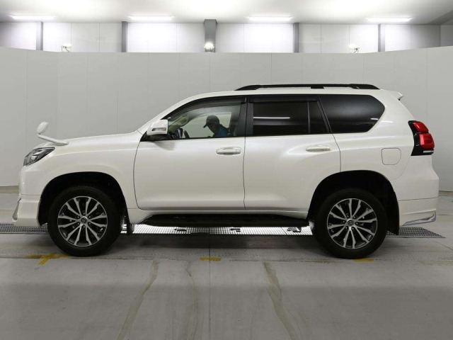 Toyota LAND CRUISER PRADO 2022 8565655-4