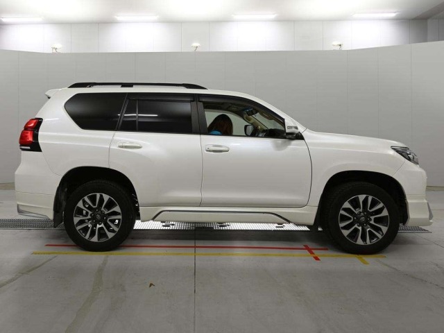 Toyota LAND CRUISER PRADO 2022 8565656-3