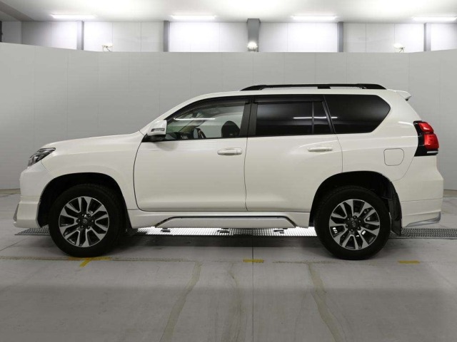 Toyota LAND CRUISER PRADO 2022 8565656-4