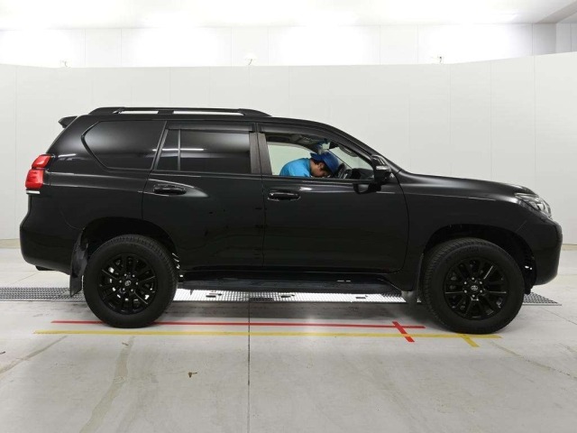 Toyota LAND CRUISER PRADO 2022 8565670-3