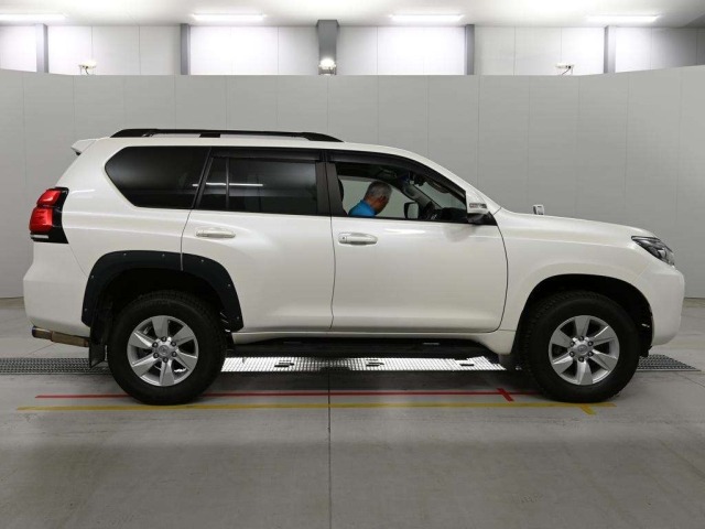 Toyota LAND CRUISER PRADO 2022 8565671-3