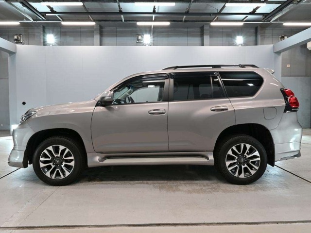 Toyota LAND CRUISER PRADO 2023 8565709-4