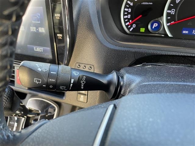 Toyota NOAH 2016 8540371-1