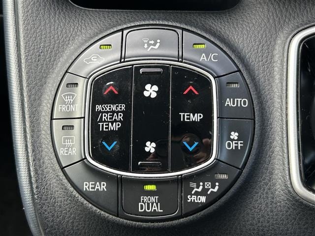 Toyota NOAH 2015 8540378-8