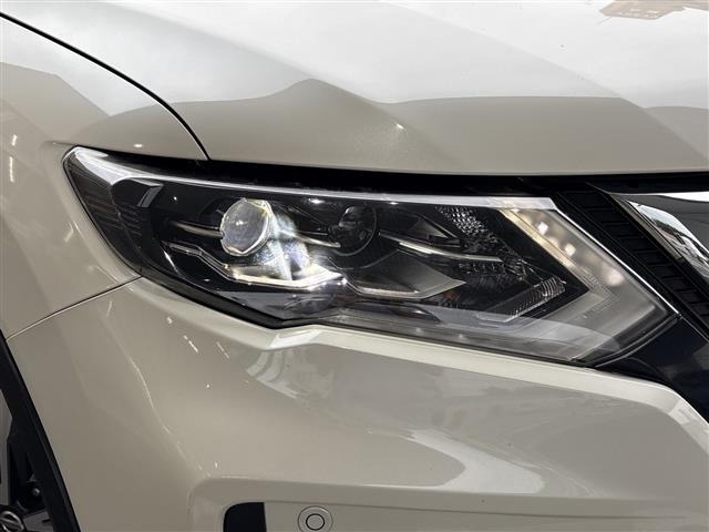 Nissan X-TRAIL 2018 8557216-12