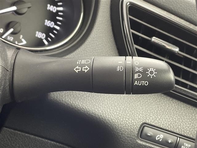 Nissan X-TRAIL 2018 8557297-10