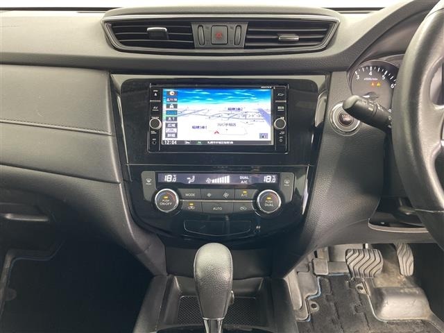Nissan X-TRAIL 2018 8557793-10
