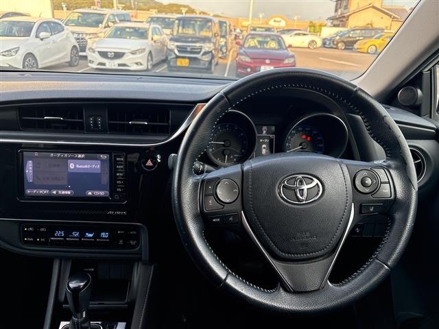 Toyota AURIS 2017 8569044-15