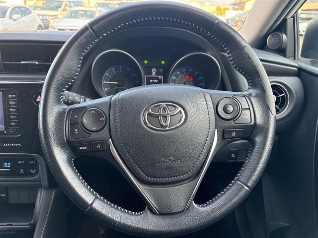 Toyota AURIS 2017 8569044-21
