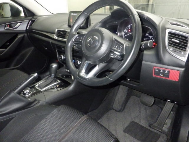 Mazda AXELA 2017 8583350-3