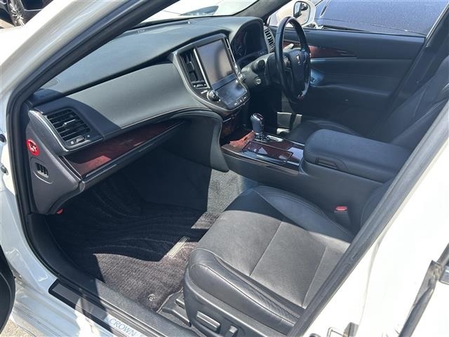 Toyota CROWN MAJESTA 2015 8572130-6