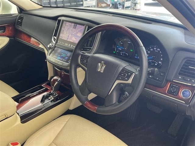 Toyota CROWN MAJESTA 2013 8572131-1