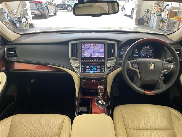 Toyota CROWN MAJESTA 2013 8572131-14