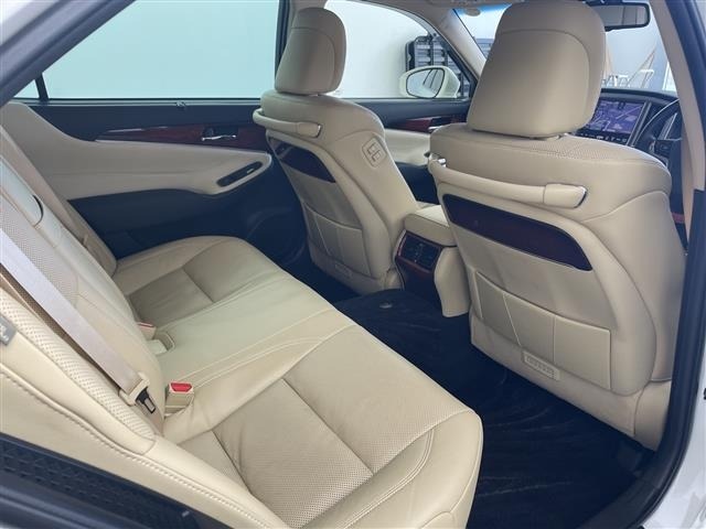 Toyota CROWN MAJESTA 2013 8572131-5