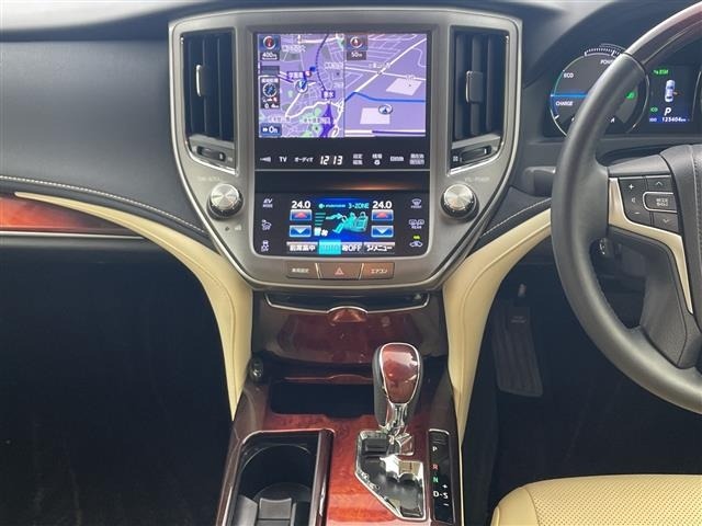 Toyota CROWN MAJESTA 2013 8572131-6