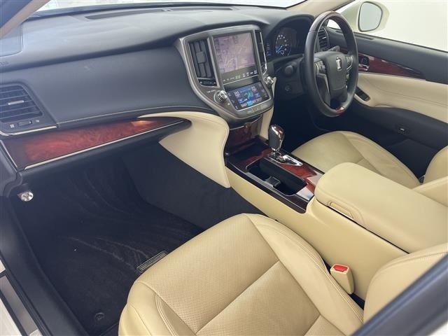 Toyota CROWN MAJESTA 2013 8572131-8