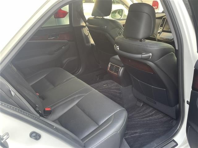 Toyota CROWN MAJESTA 2013 8572132-11