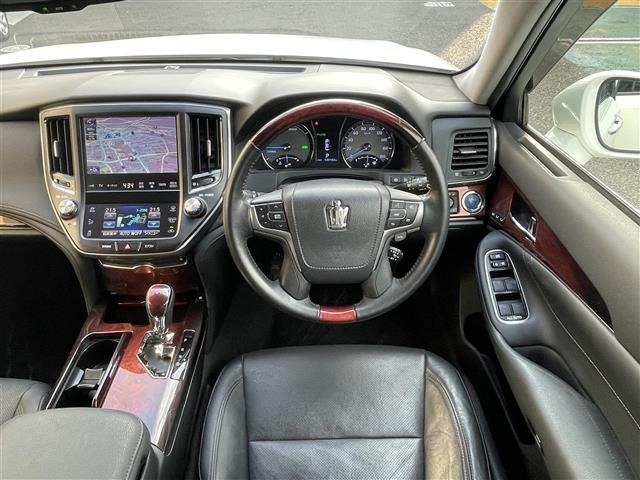 Toyota CROWN MAJESTA 2013 8572132-8