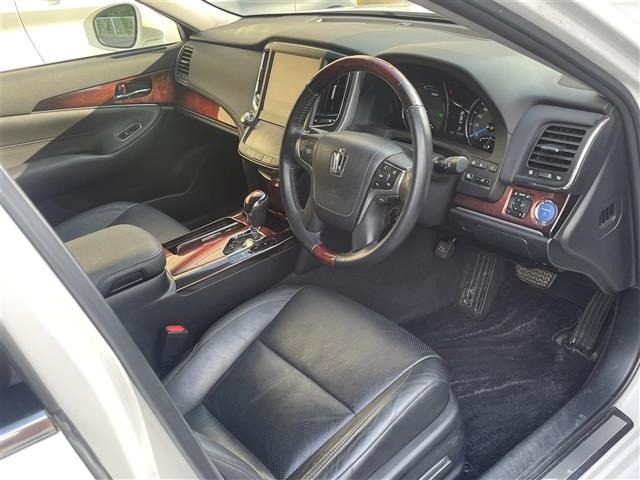 Toyota CROWN MAJESTA 2013 8572132-9