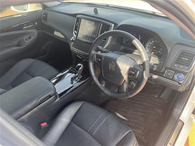 Toyota CROWN 2017 8568359-6