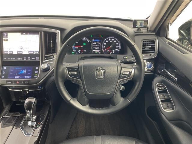 Toyota CROWN 2017 8568382-1