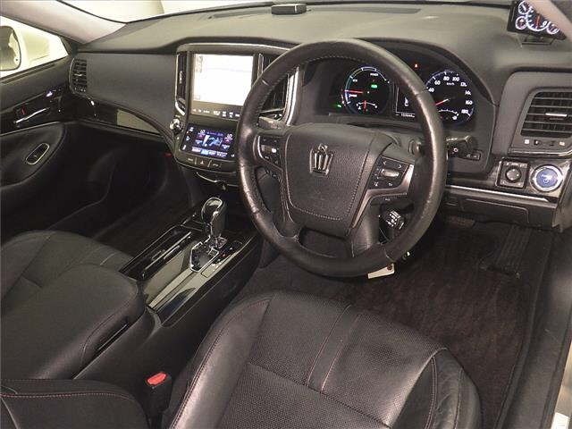 Toyota CROWN 2016 8568413-3