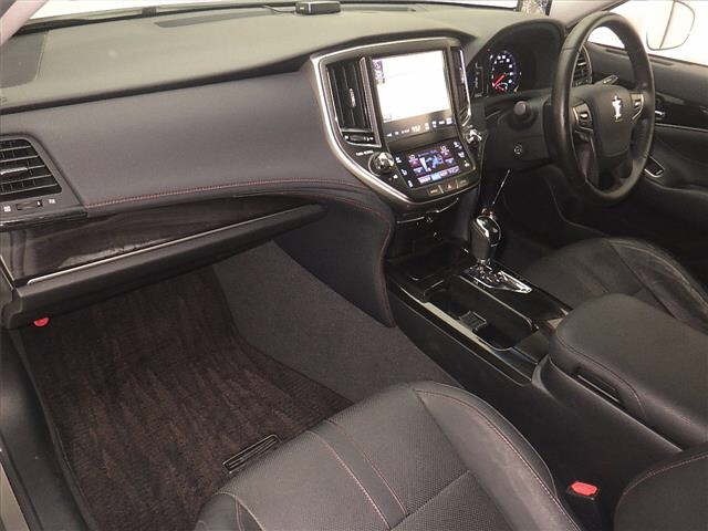 Toyota CROWN 2016 8568413-4