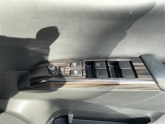 Nissan ELGRAND 2014 8577725-12