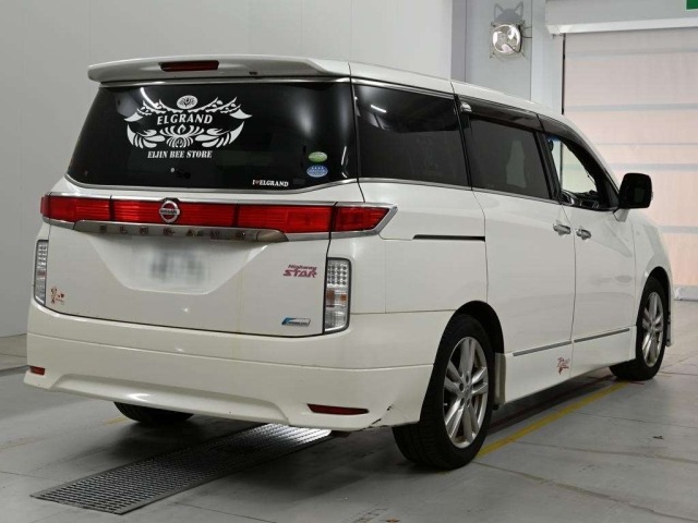 Nissan ELGRAND 2011 8577789-1