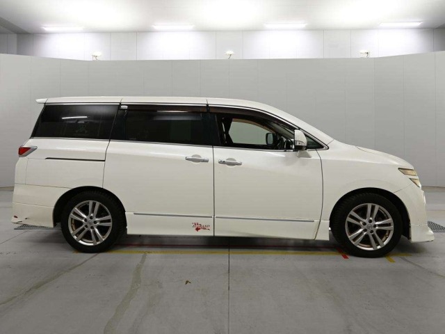 Nissan ELGRAND 2011 8577789-3