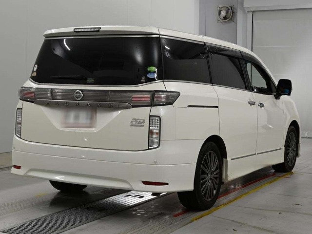 Nissan ELGRAND 2017 8577798-1