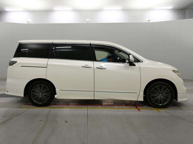 Nissan ELGRAND 2017 8577798-3