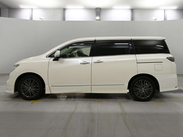 Nissan ELGRAND 2017 8577798-4