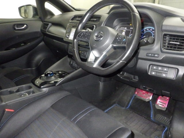 Nissan LEAF 2018 8583562-3