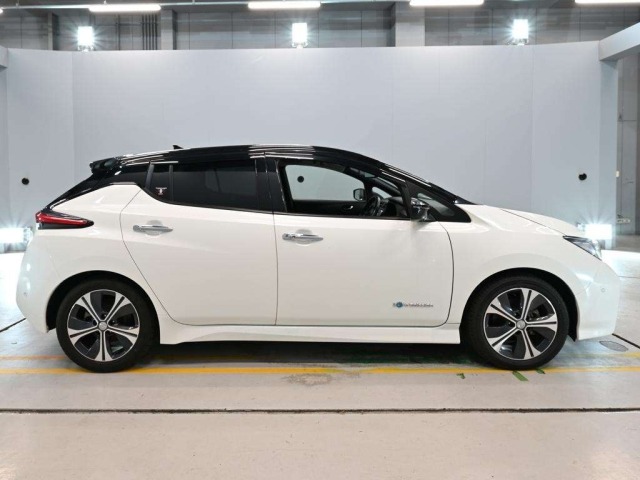 Nissan LEAF 2018 8583573-3