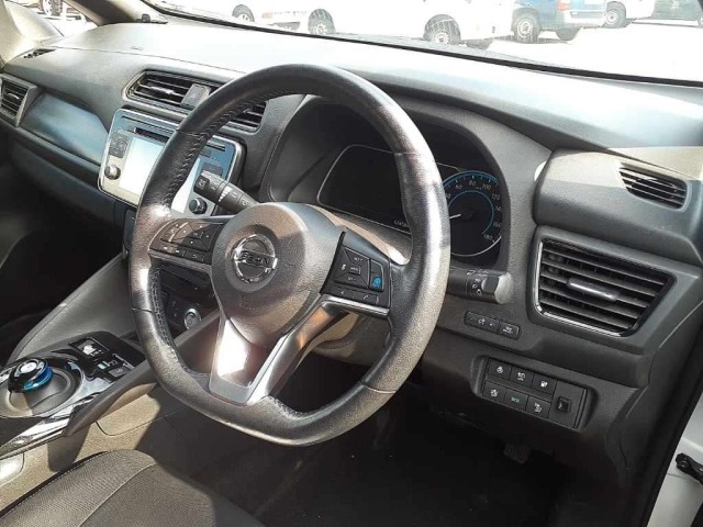 Nissan LEAF 2018 8583573-9