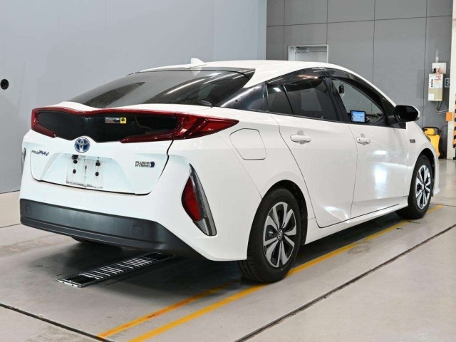 Toyota PRIUS PHV 2017 8582131-1