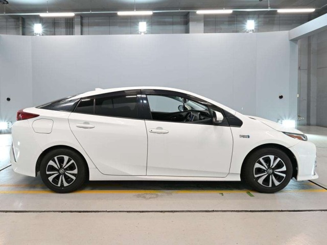 Toyota PRIUS PHV 2017 8582131-3