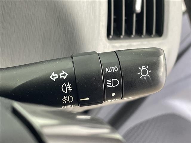 Toyota PRIUS 2014 8570439-16