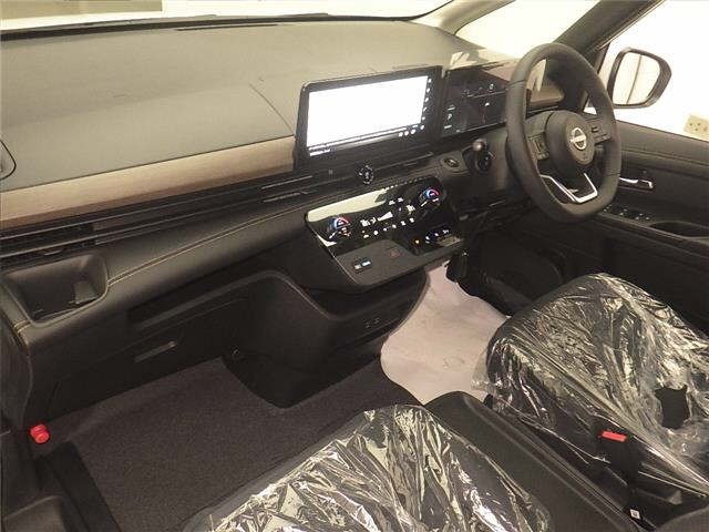 Nissan SERENA 2026 8582960-4