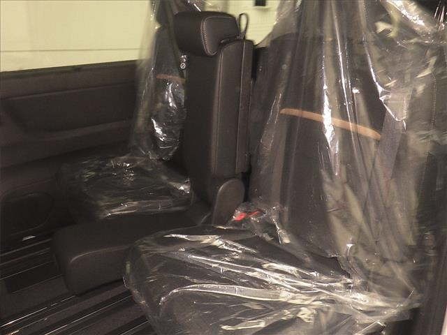 Nissan SERENA 2026 8582960-7