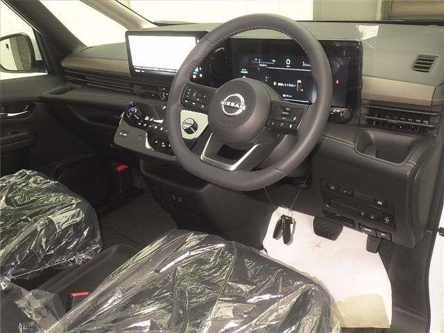 Nissan SERENA 2026 8582961-3